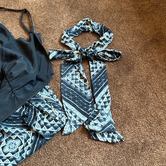 Alice & Olivia Jumpsuit. Size 4. - Picture 8 of 11